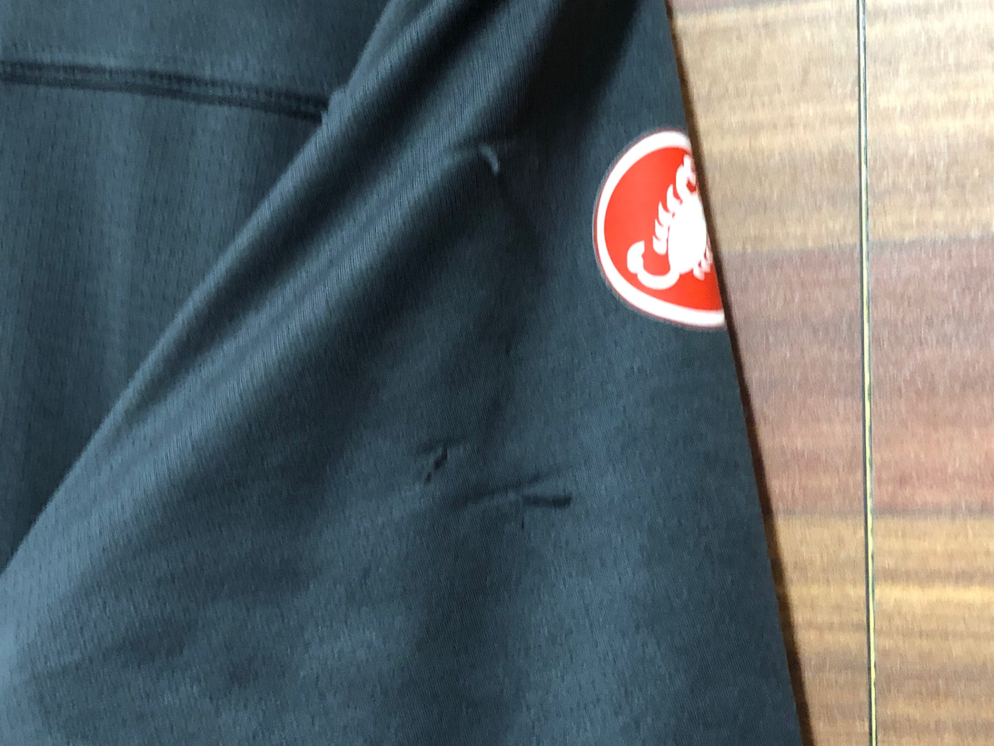 IO225 カステリ castelli 半袖サイクルジャージ 黒グレー ほつれあり