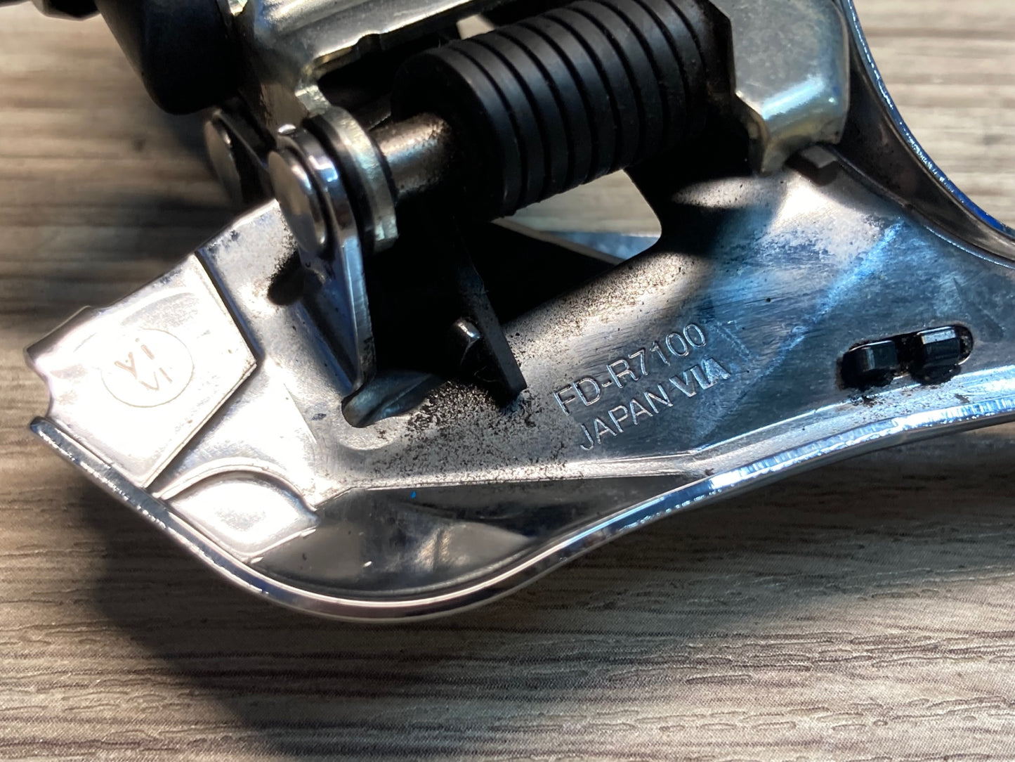 IX321 シマノ SHIMANO 105 FD-R7100 フロントディレイラー 直付