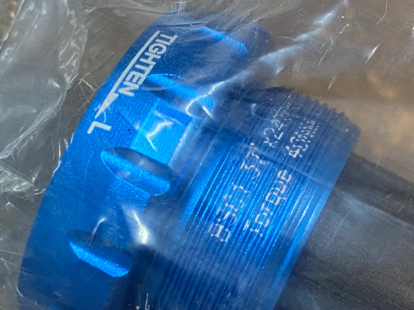 IS584 TNI セラミック ボトムブラケット BB BSA ブルー