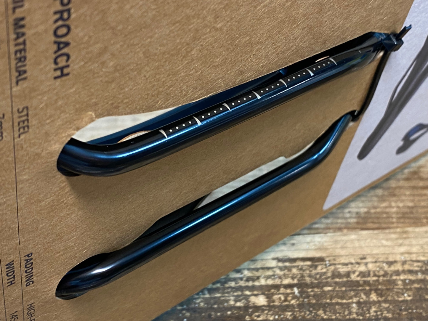 IV997 ジャイアント GIANT APPROACH サドル 黒 クロモリ 145mm