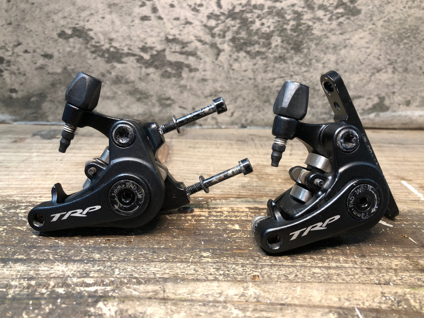 IQ461 TRP SPYRE-C ディスク ブレーキキャリパー 前後セット