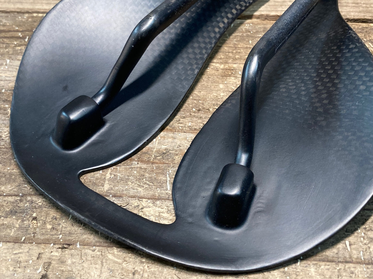 IQ576 TNI カーボンフライ CARBONFLY サドル