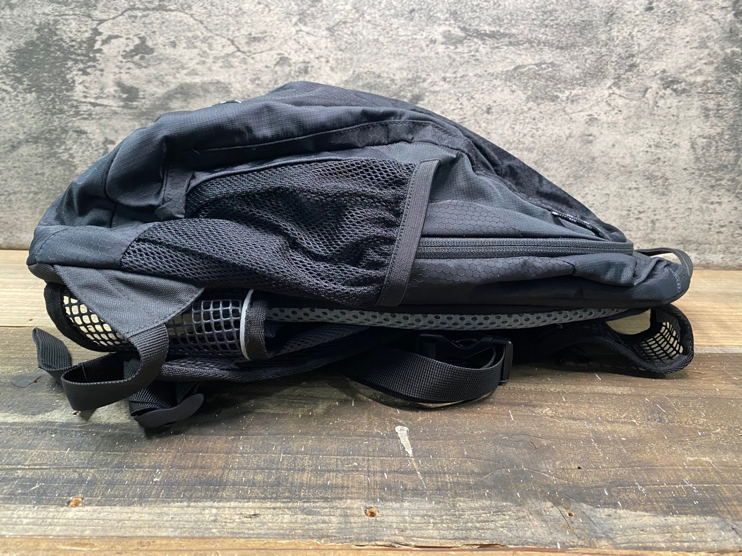 IQ874 ドイター deuter raceX リュック バックパック 黒