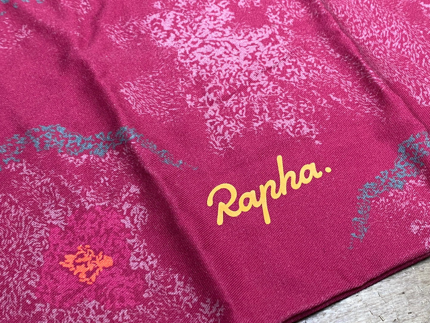IY264 ラファ Rapha サコッシュ 紫
