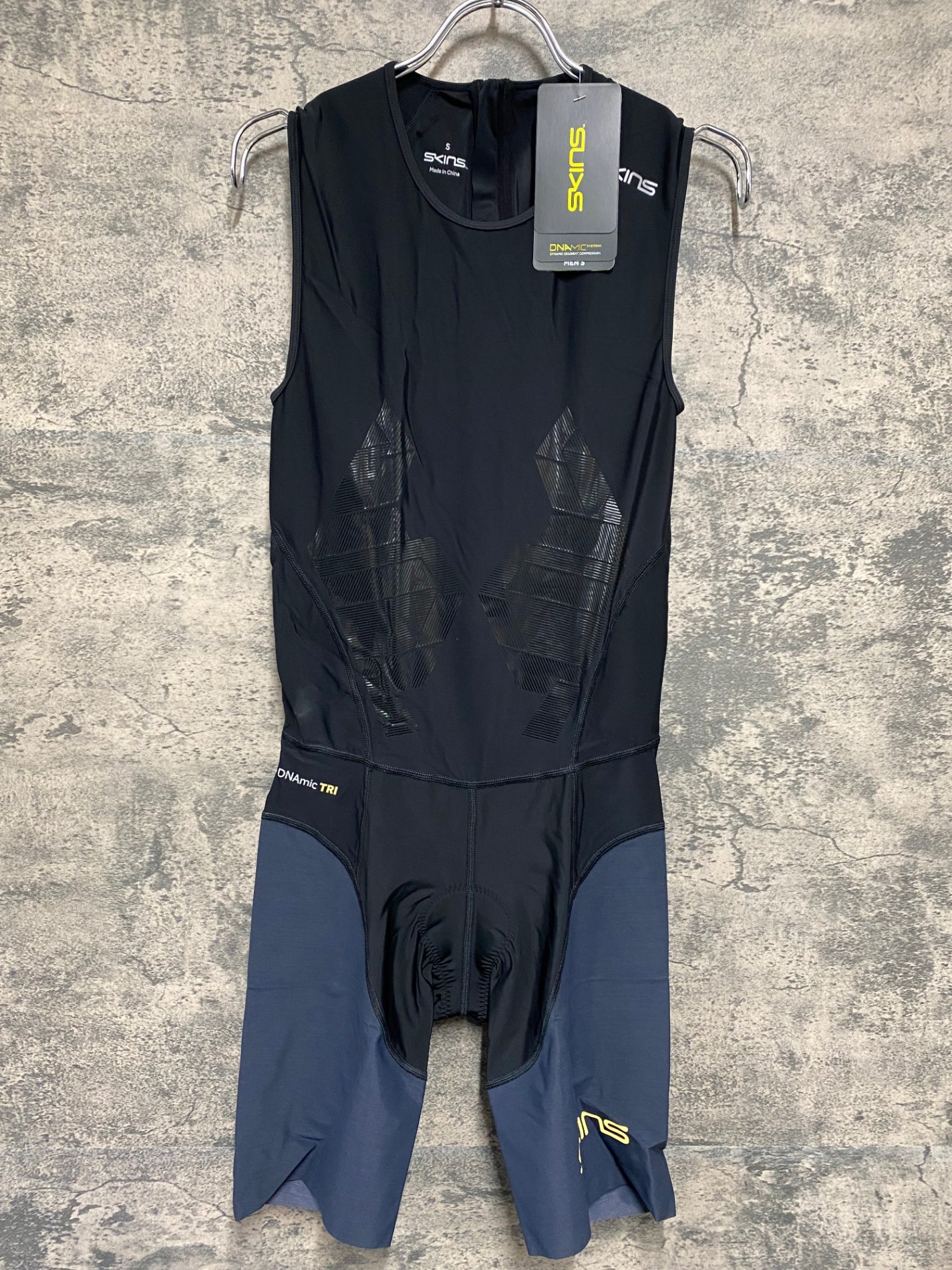 IW941 スキンズ SKINS DNAmic トライアスロン スキンスーツ S ブラック バックジップ