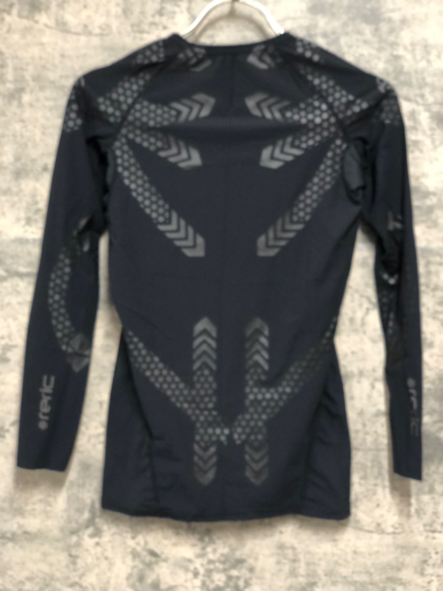 IY257 レリック reric 長袖 ベースレイヤー 黒 S レディース