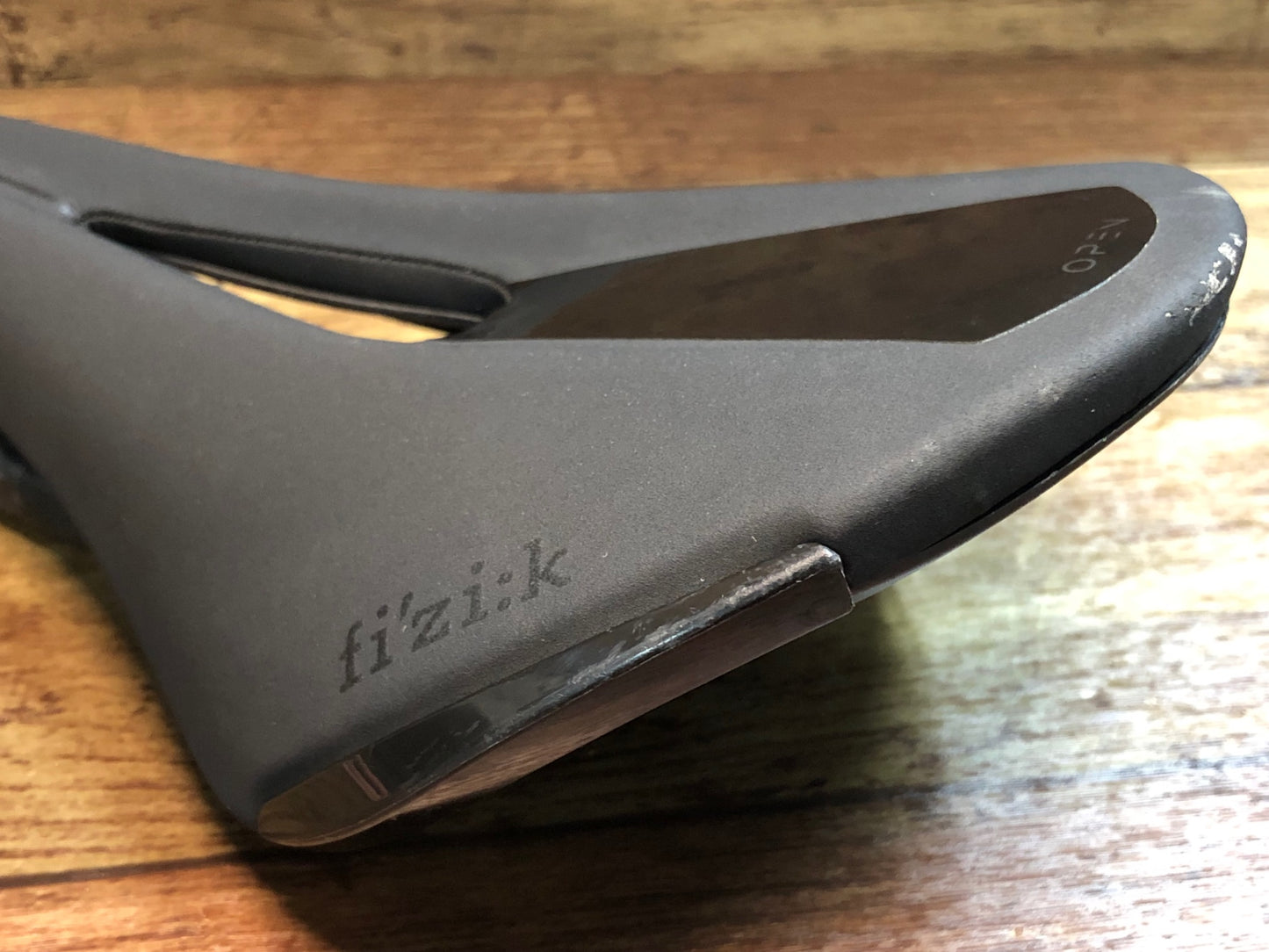IM595 フィジーク FIZIK アリアンテ ALIANTE R1 サドル カーボンレール REGULAR 黒