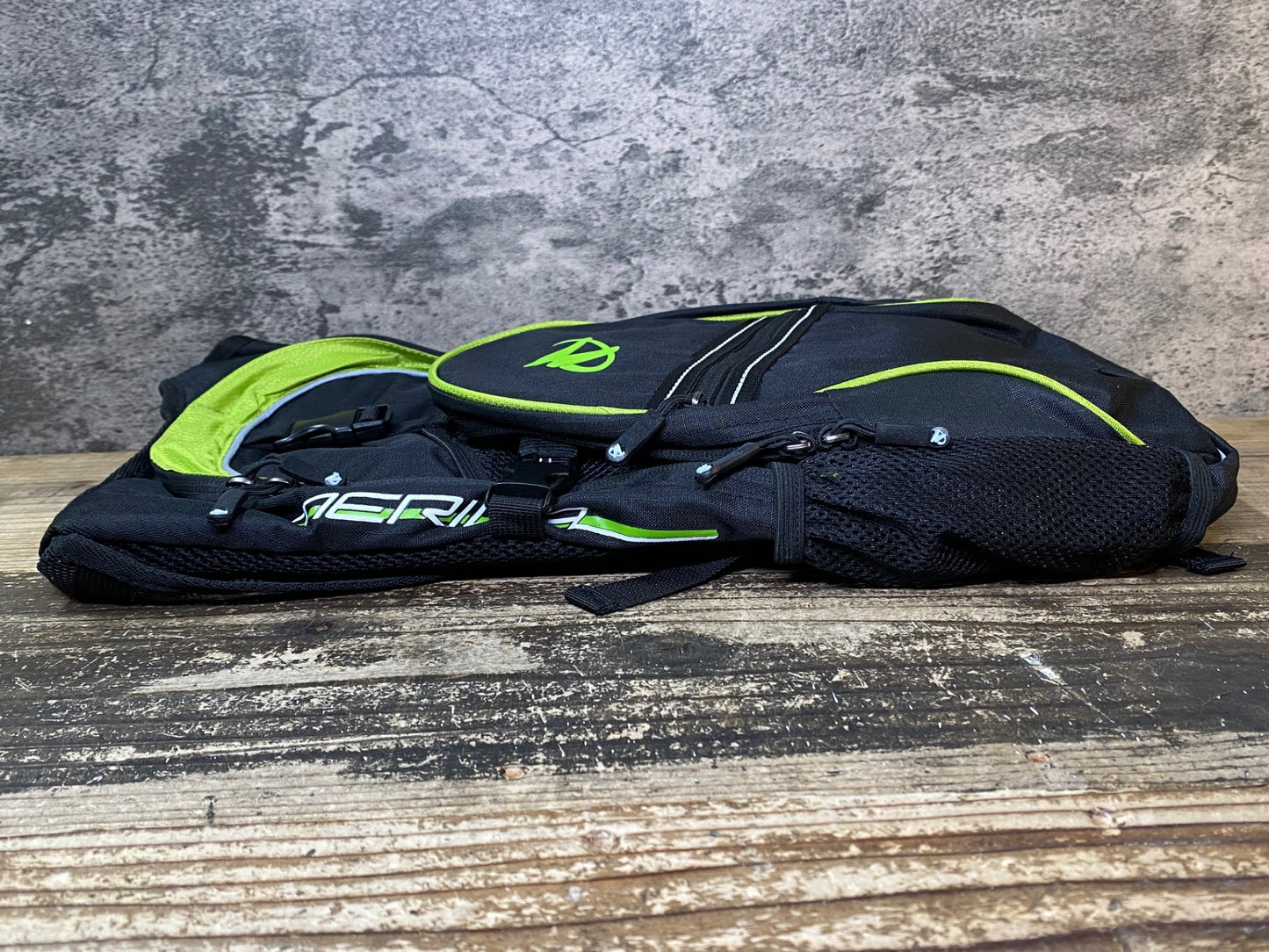 JC781 メリダ MERIDA リュック バックパック 黒 緑