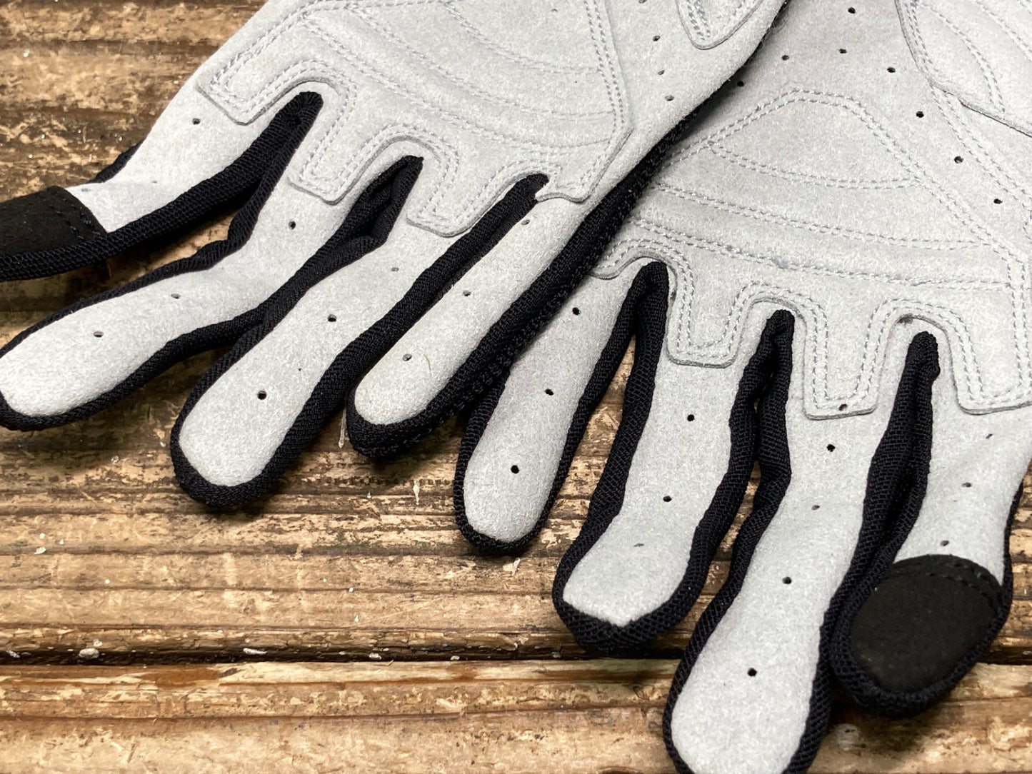 IY350 キャニオン CANYON 長指 クローブ 黒 XS