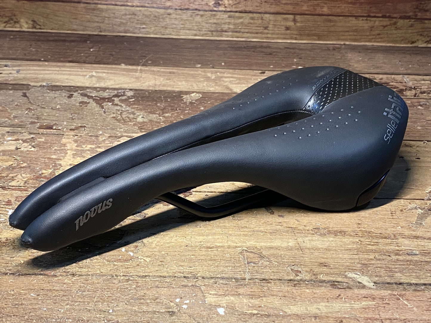 IC547 セライタリア selle italia ノヴァス novus SUPERFLOW サドル 黒 SMALL 134mm MANGANESEレール