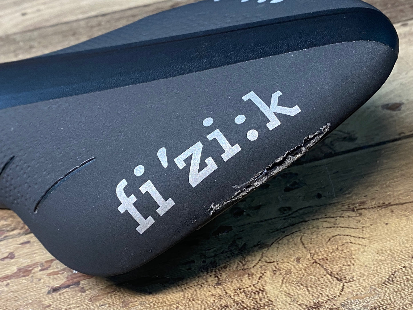 IF313 フィジーク fizik アリオネ ARIONE R3 サドル 黒 Large kiumレール