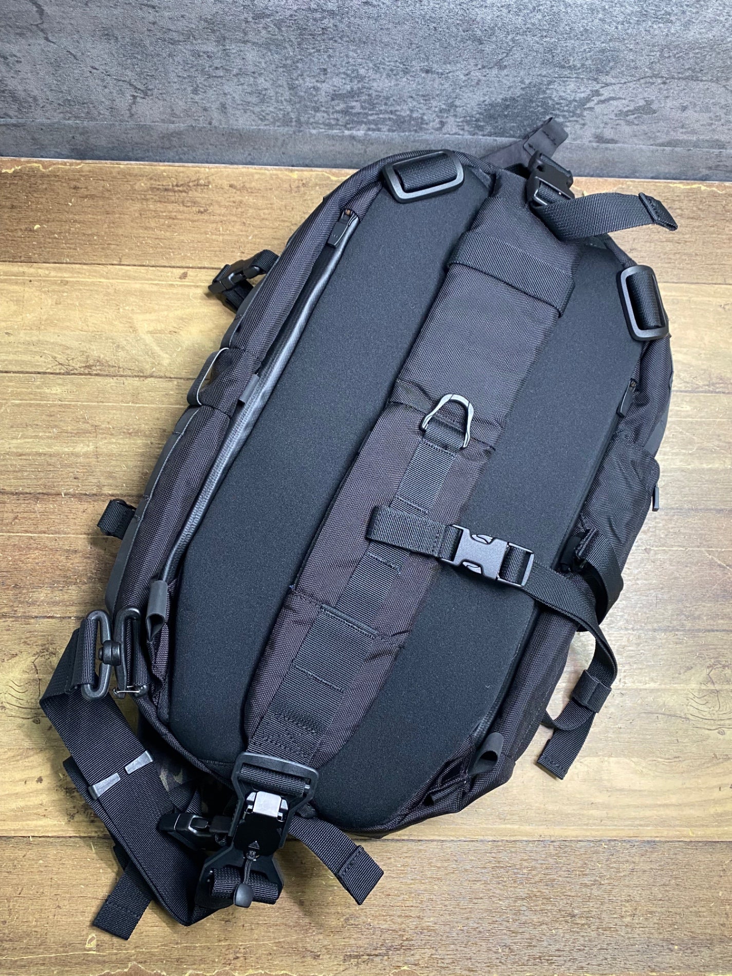 IY040 コードオブベル CODEOFBELL CROSSPACK-L ボディーバック メッセンジャーバック 迷彩