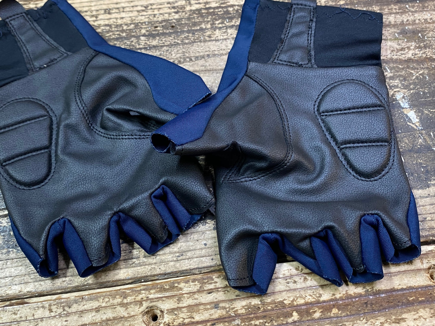 JD079 リオンドカペルミュール Lion de KAPELMUUR 指切り グローブ 紺 S