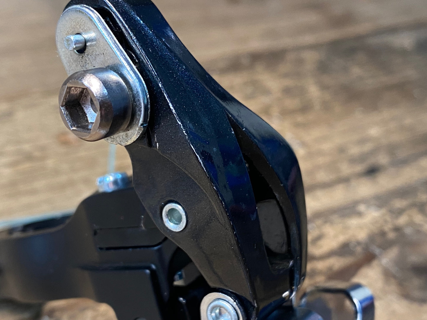 JD597 シマノ SHIMANO ソラ SORA FD-R3000 フロントディレイラー バンド式 Φ31.8