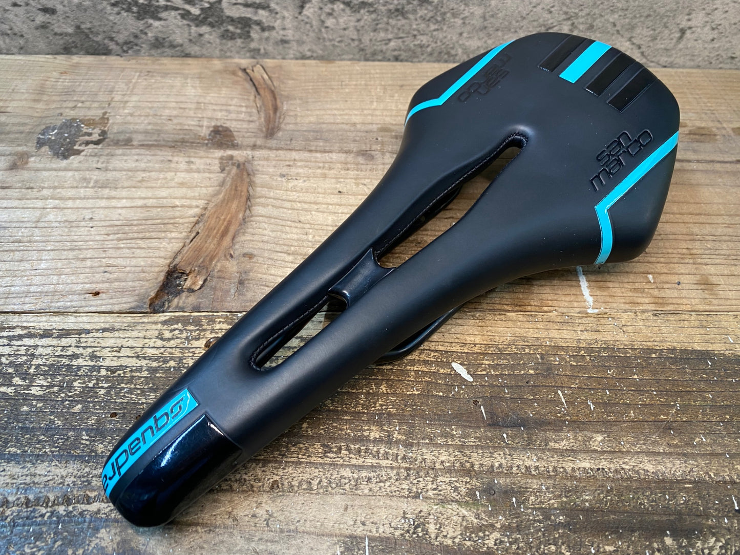 IU093 サンマルコ san marco スクアドラ squadra サドル NARROW 黒 チェレステ