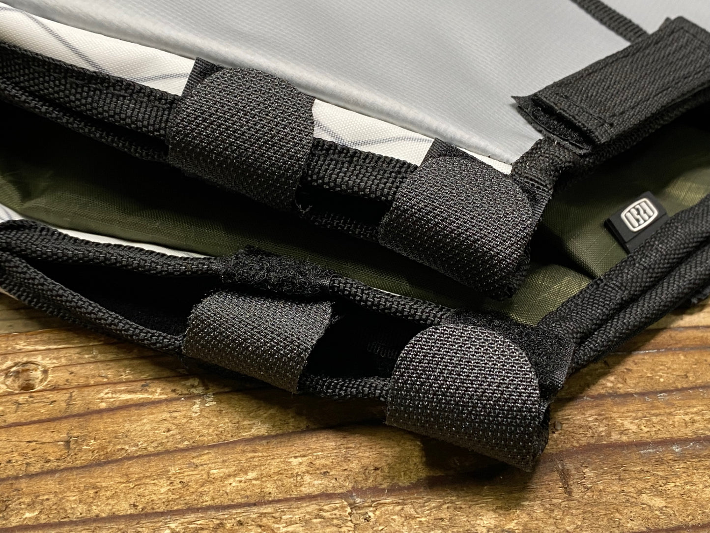 IS909 R250 ハンドルカバー 緑 白  防寒