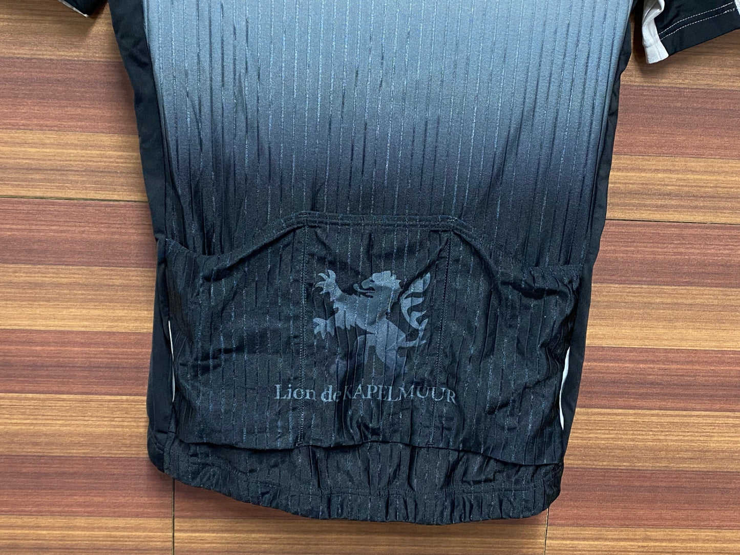 IT549 リオンドカペルミュール Lion de kapelmuur 半袖サイクルジャージ 白黒 エアロ M