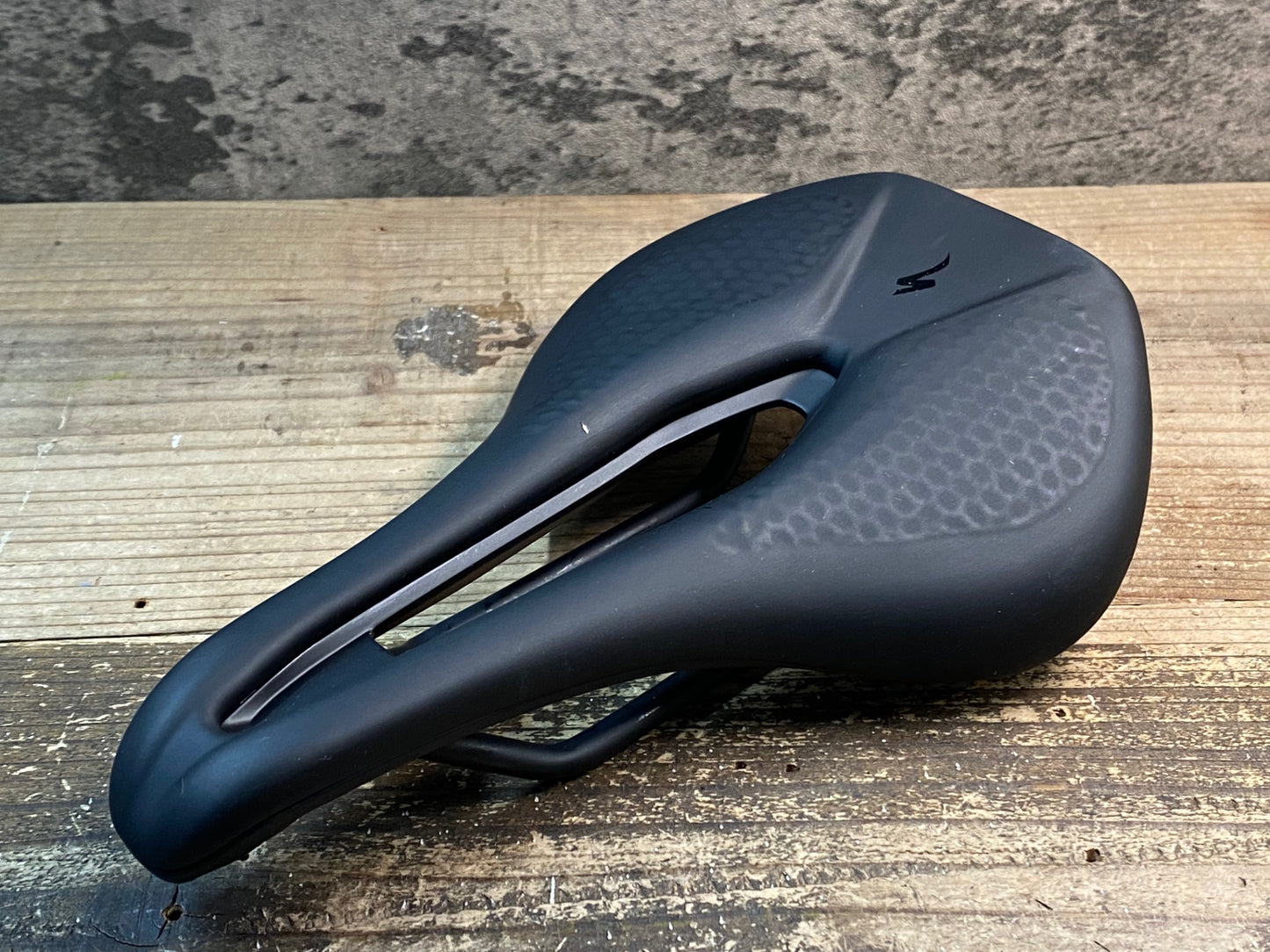 IY565 スペシャライズド SPECIALIZED POWER EXPERT MIRROR サドル 黒 143mm