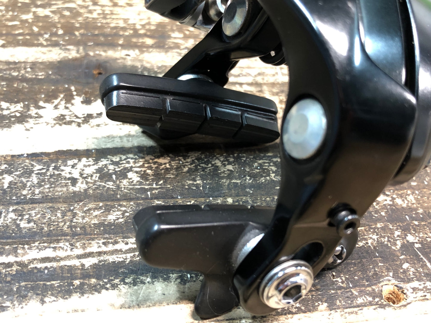 IX267 シマノ SHIMANO 105 BR-R7000 キャリパーブレーキ 黒 フロントのみ