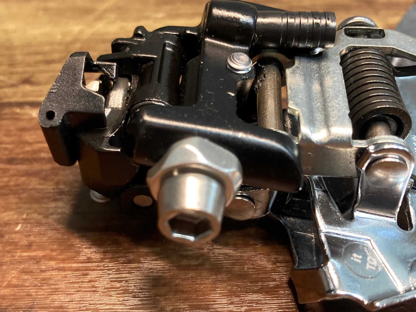 IX781 シマノ SHIMANO 105 FD-R7000 フロントディレイラー 2S 直付