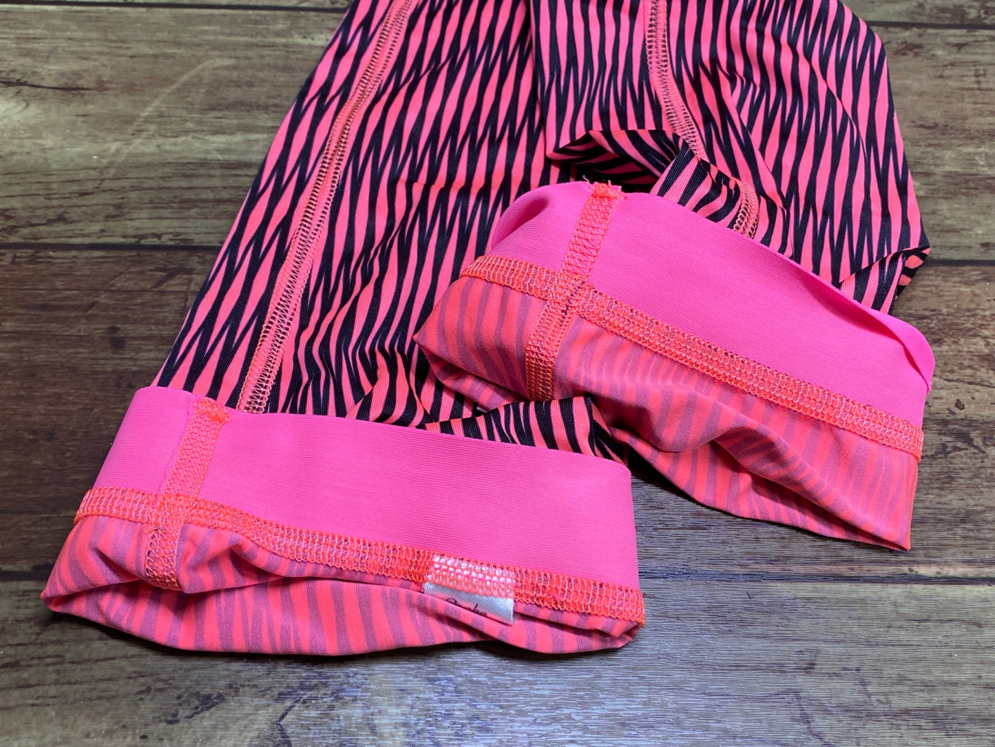 IO434 ラファ Rapha アームカバー ピンク 黒 総柄 M