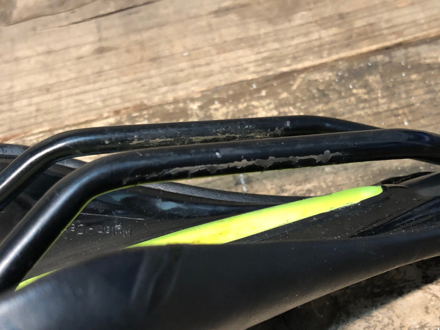 JA427 アスチュート ASTVTE STAR サドル 黒 黄 TITANVレール