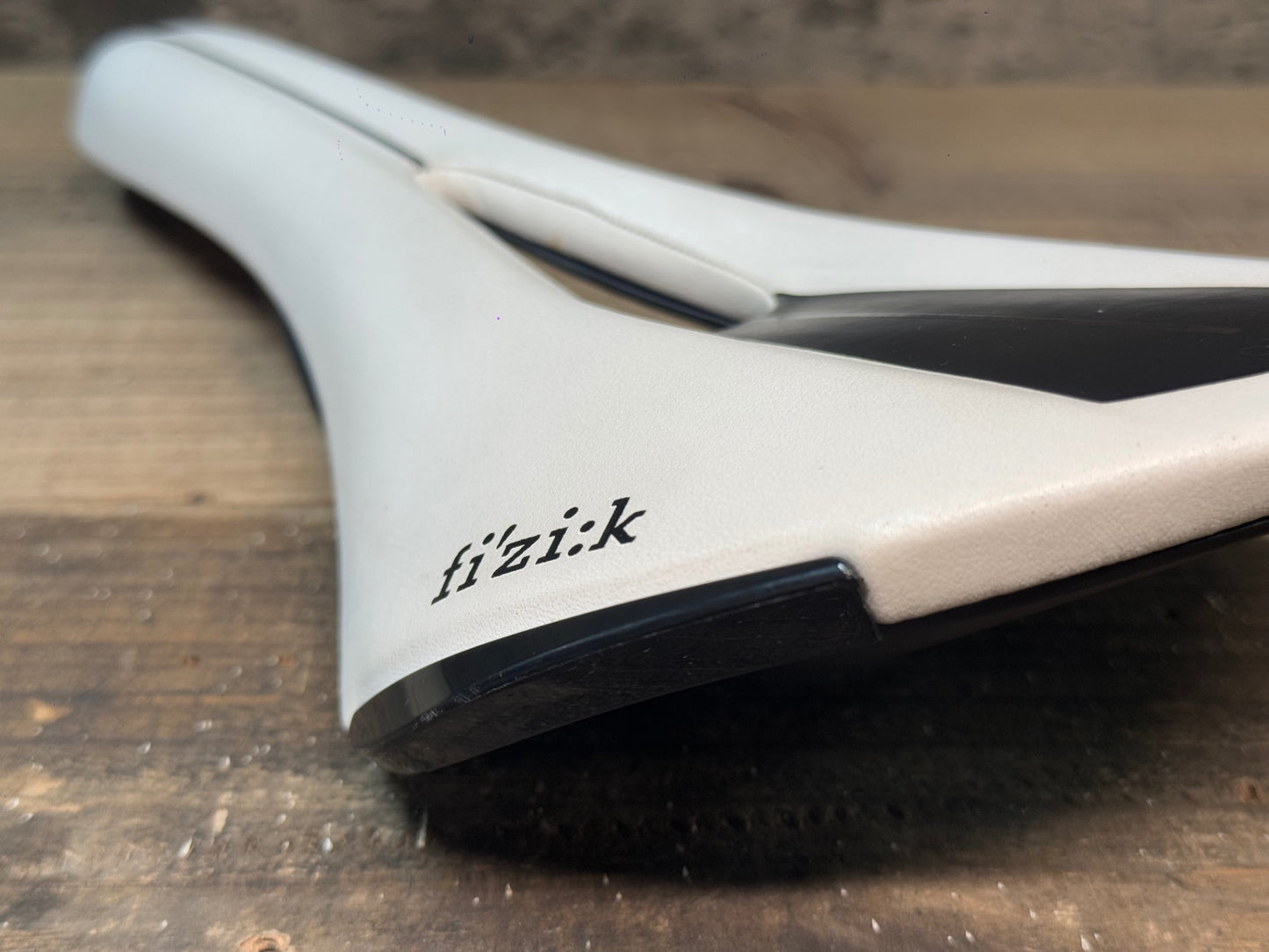 IK775 フィジーク fizik ALIANTE R3 REGULAR kiumレール サドル 白