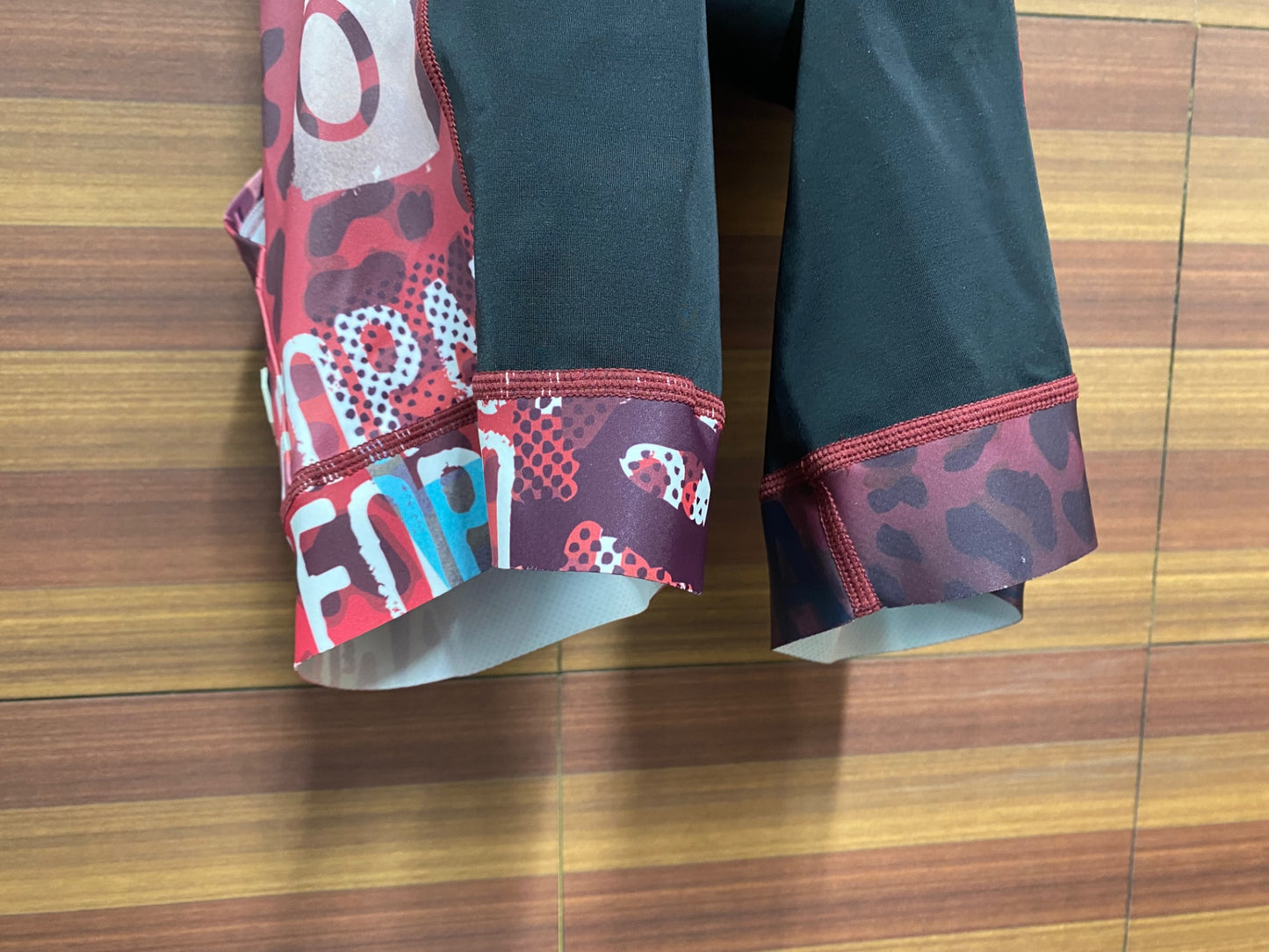 IQ221 パンダーニ PANDANI ビブショーツ ワインレッド L カーゴ