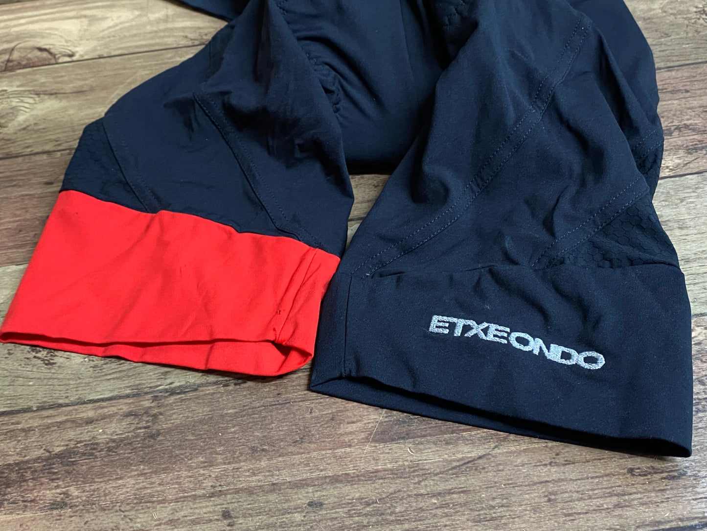 IN808 エチュオンド ETXEONDO ビブショーツ 黒 赤 M