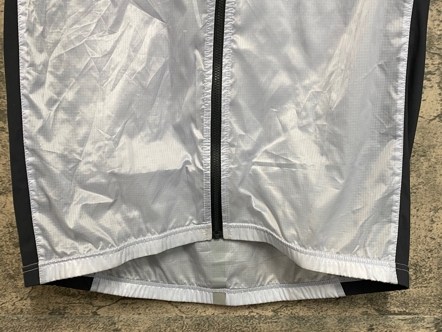 IX879 カステリ CASTELLI 防風 薄手 サイクルベスト L シースルー