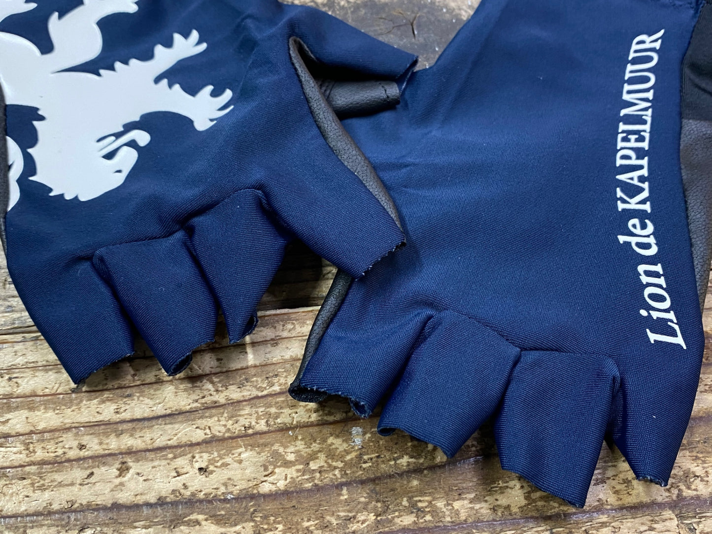 JD079 リオンドカペルミュール Lion de KAPELMUUR 指切り グローブ 紺 S