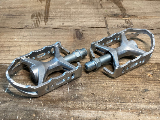 IP158 三ヶ島 MKS MTE フラットペダル シルバー ※左ペダルキャップ欠品