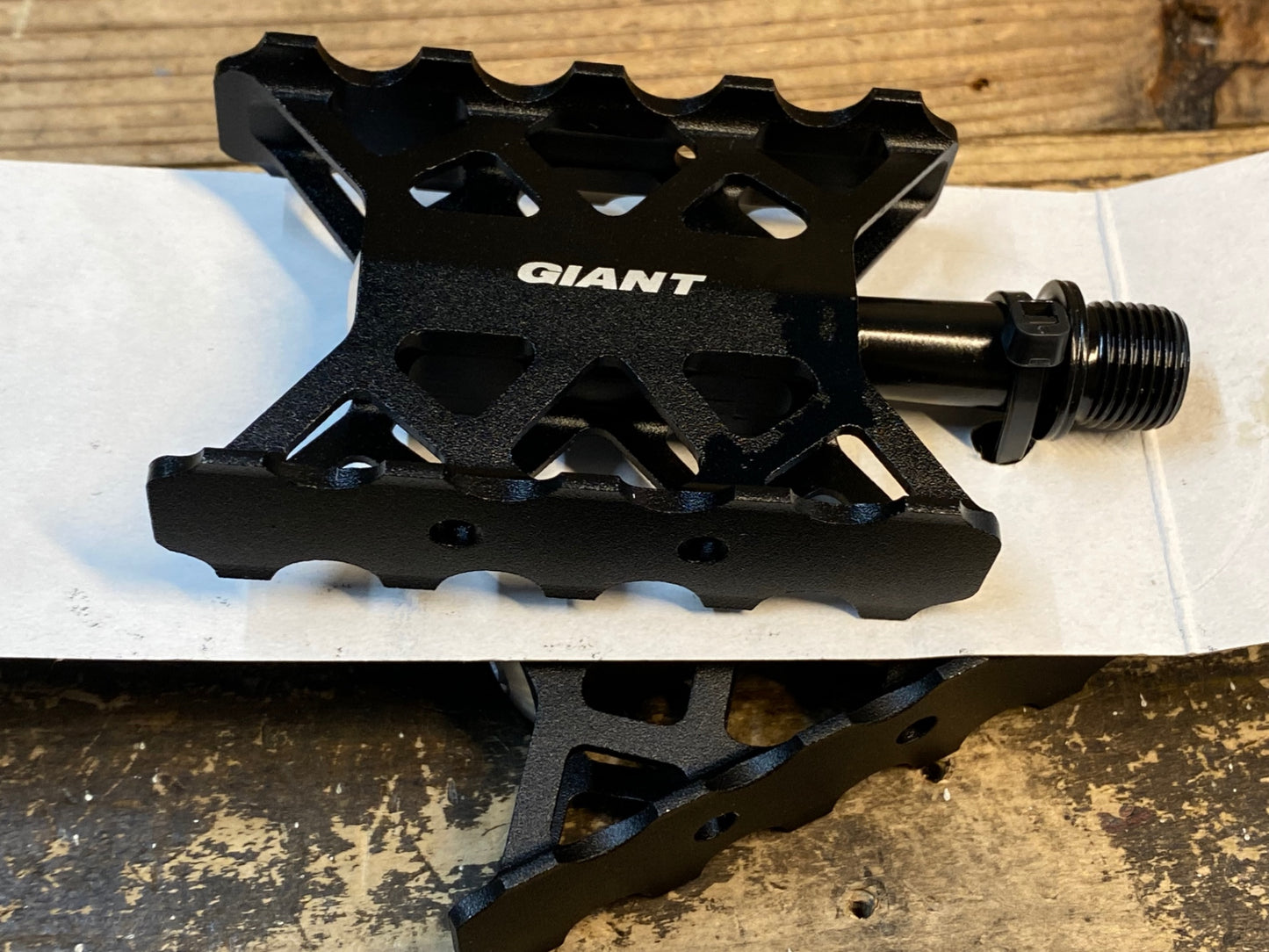 IV842 ジャイアント GIANT ULTRA LIGHT PEDAL フラットペダル 黒