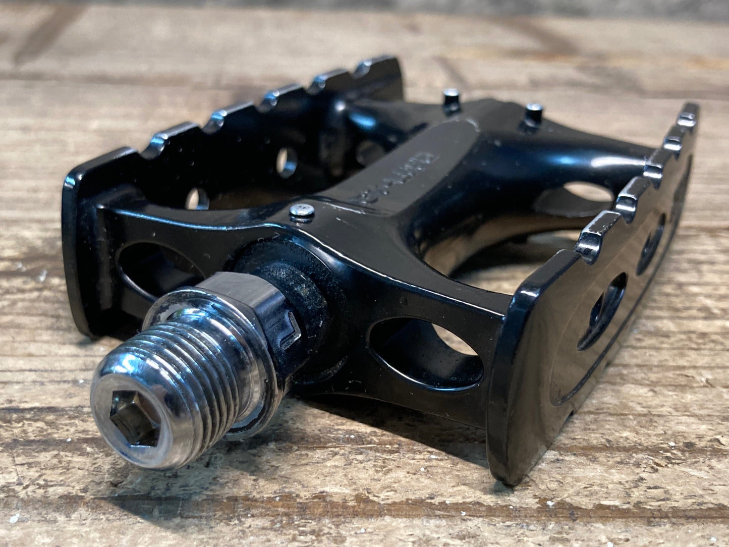 IL917 三ヶ島 CT-LITE フラットペダル 黒