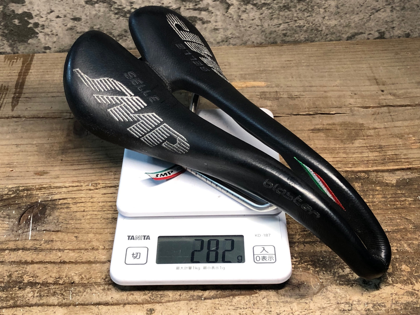 JA688 SELLE SMP BLASTER サドル 黒 AISI304レール 実測132mm