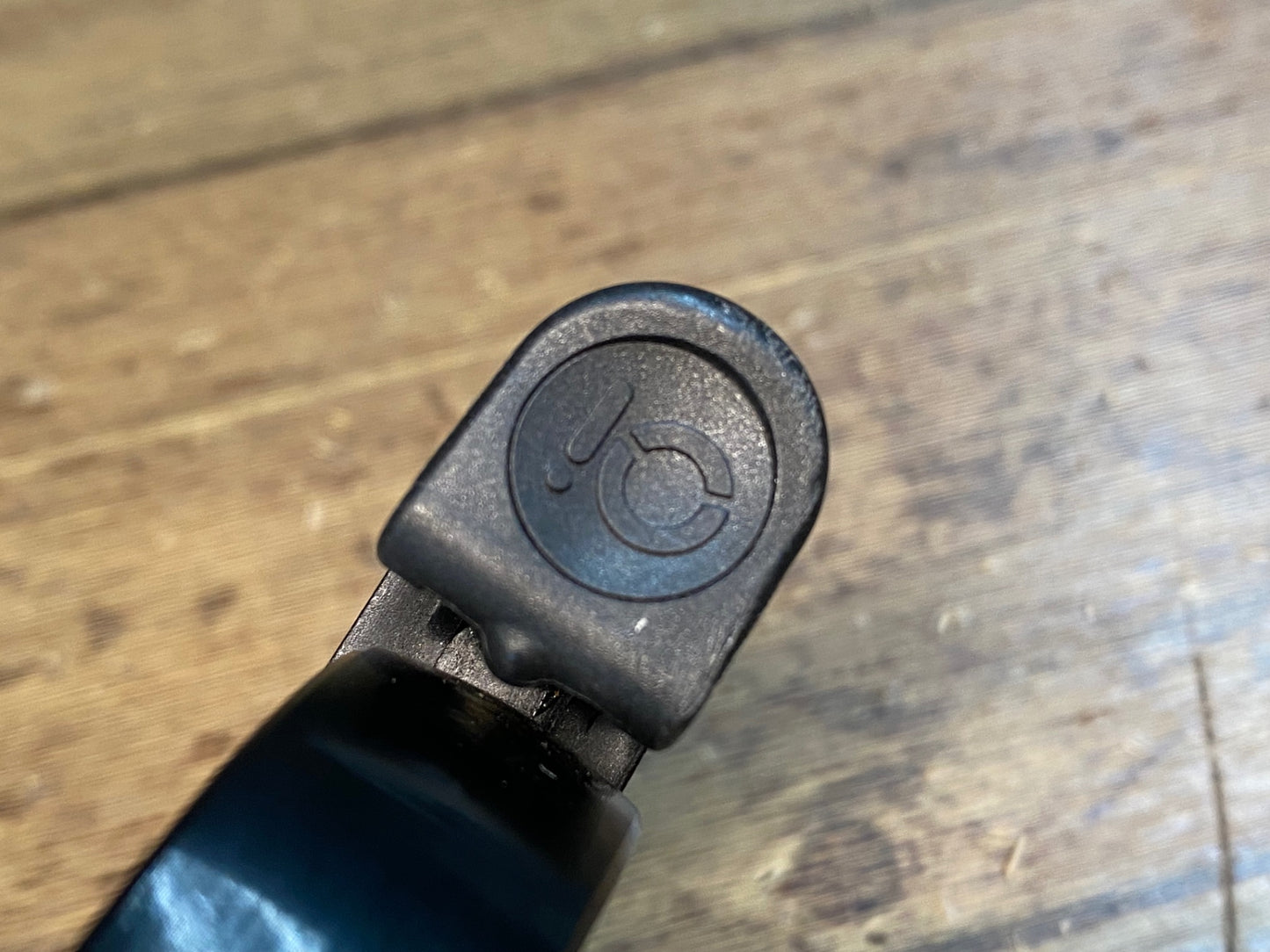 IZ044 ノグ knog Oi サイクルベル 黒