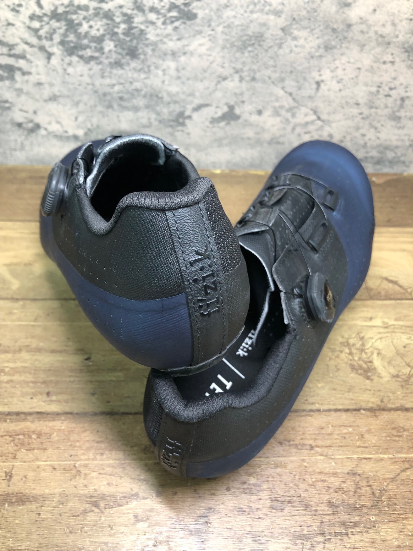 JB517 フィジーク fizik TEMPO OVERCURVE R4 WIDE Shoes ビンディングシューズ 紺 黒 EU41 3穴