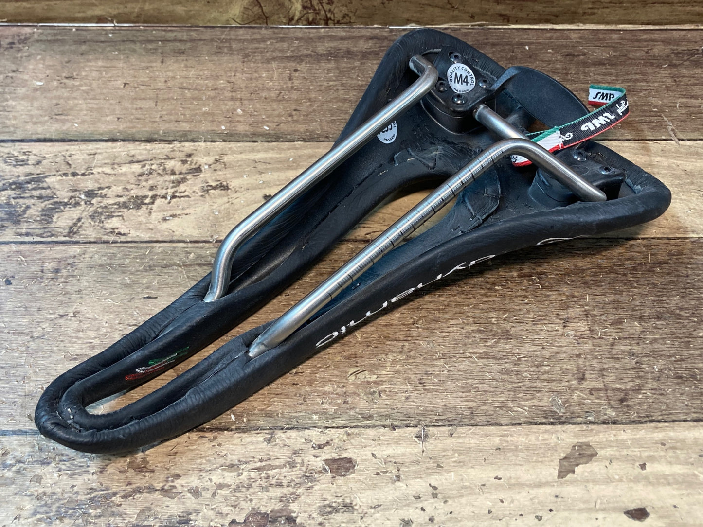 IL831 SELLE SMP dynamic サドル 黒 inox tube