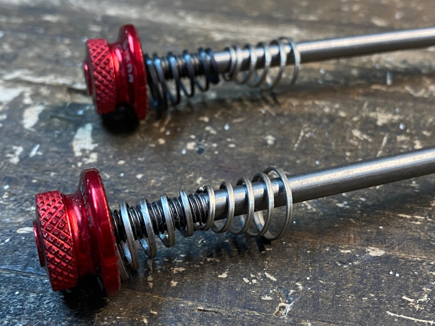 IZ031 ディズナ DIXNA チタンクイックリリース 赤 前後セット