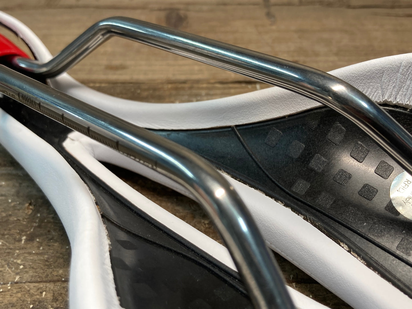 IP824 セライタリア selle italia フライト FLITE GEL FLOW TI316レール 白