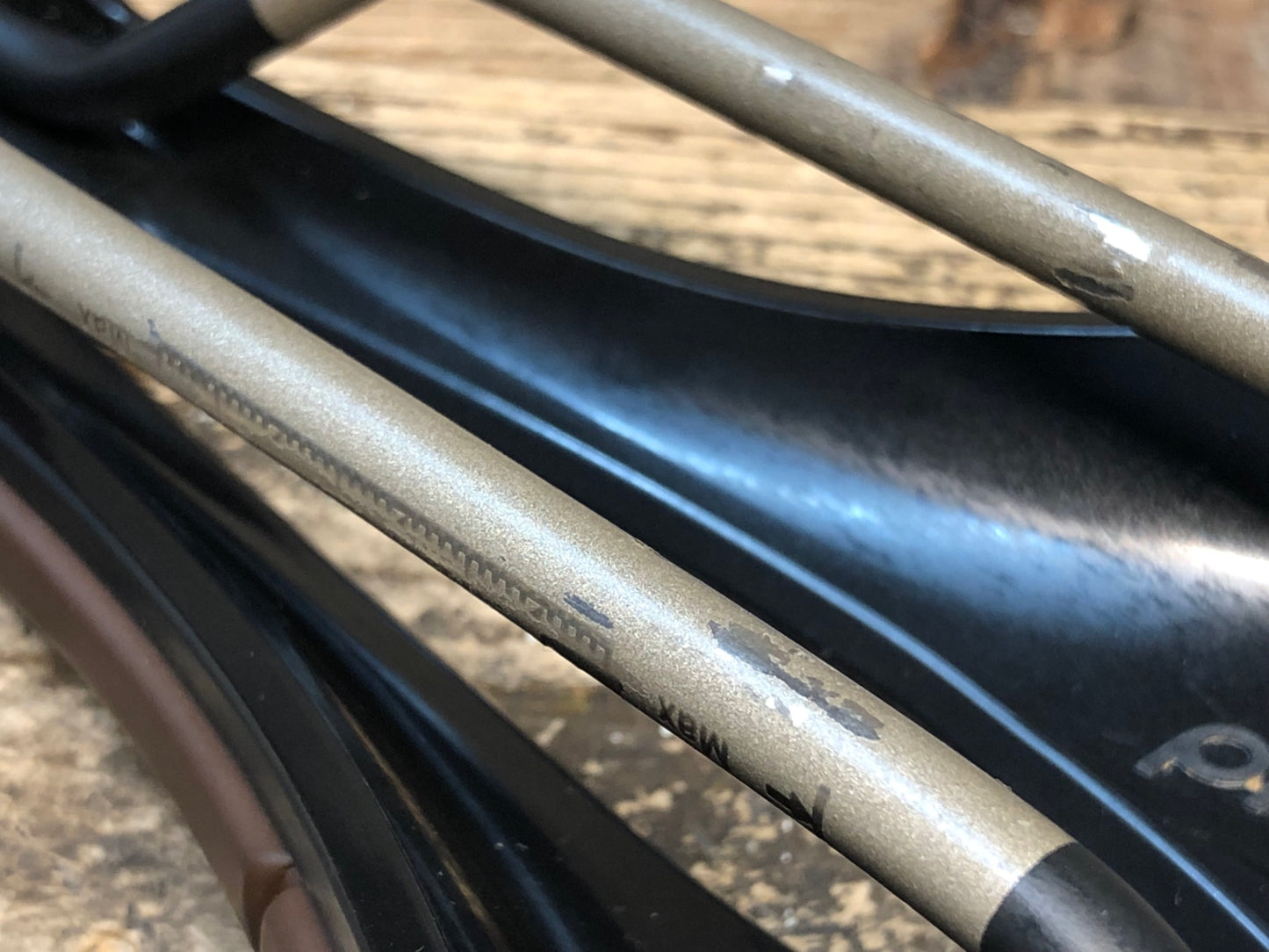 JC142 プロロゴ PROLOGO スクラッチ SCRATCH MS サドル 茶 TiroXレール