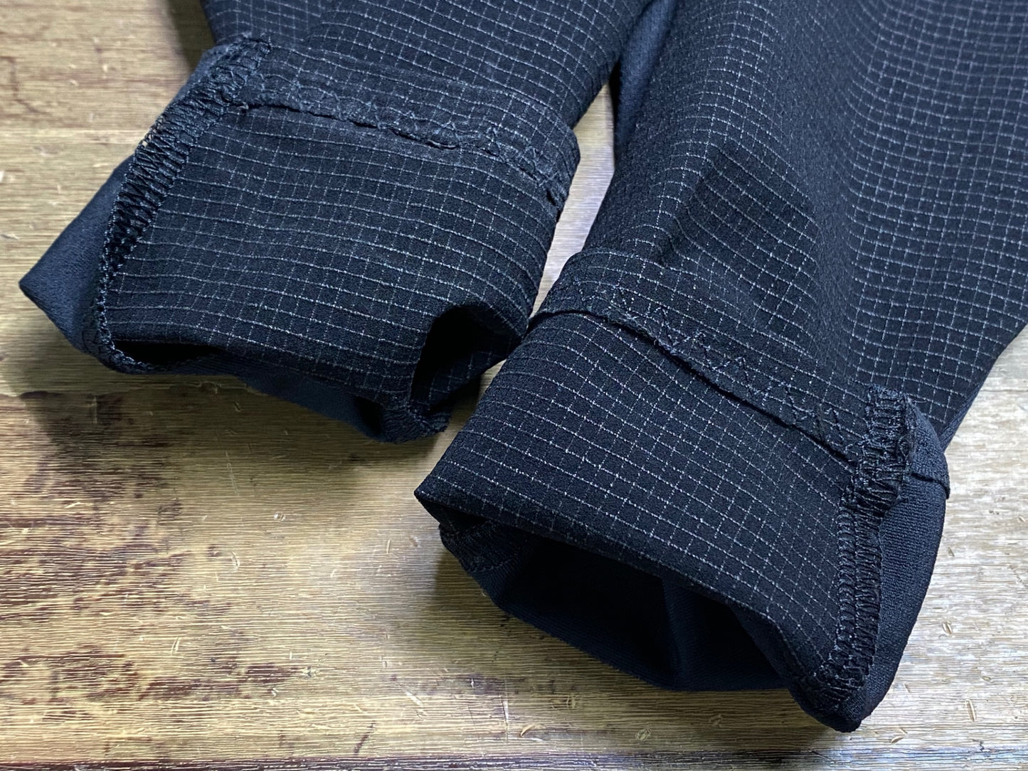 IY031 アソス Assos アームカバー 黒 ※サイズ不明