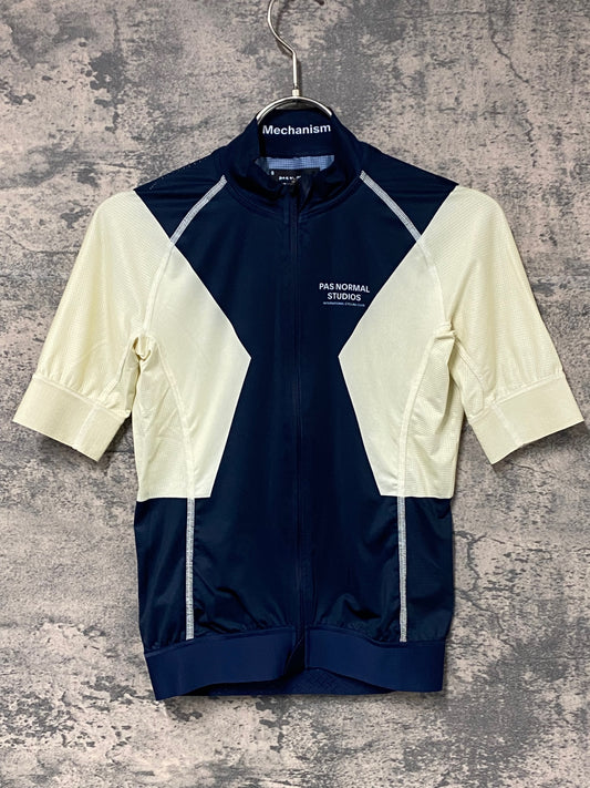JC423 パスノーマルスタジオ Pas Normal Studios | Men's Mechanism Jersey 半袖 サイクルジャージ ネイビー/オフホワイト S
