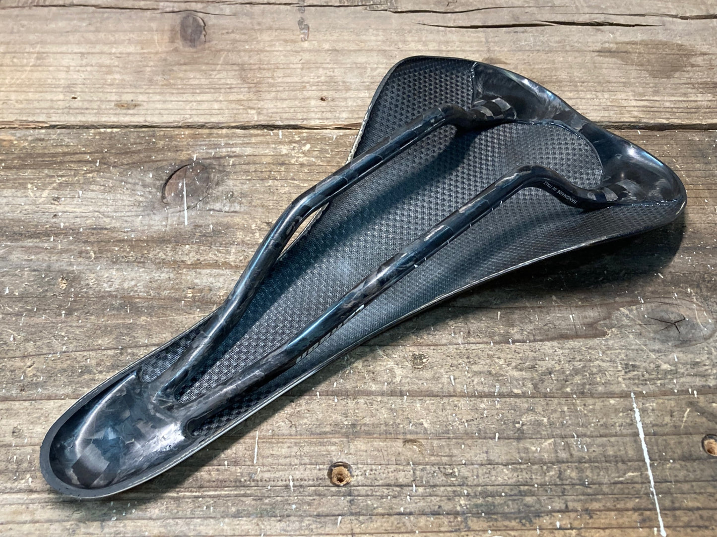 IQ578 セライタリア selle ITALIA C64 フルカーボン サドル 白