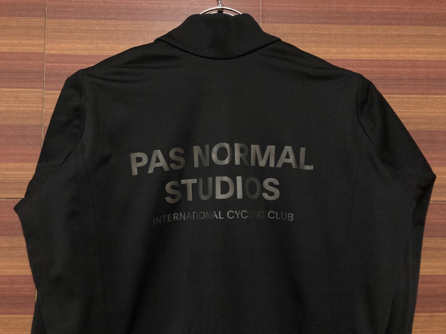 HS767 パスノーマルスタジオ Pas Normal Studios Essential Thermal パフォーマンスジャケット ブラック XS
