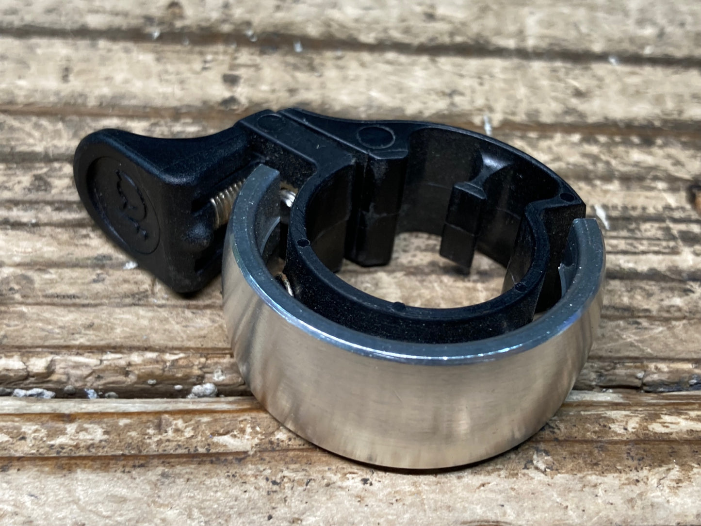 IN706 ノグ knog オイ Oi ベル シルバー Φ22.0