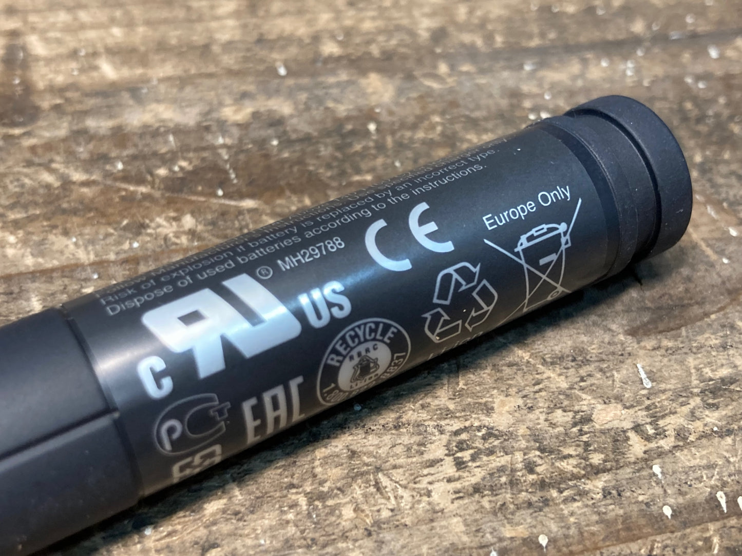 IO680 シマノ SHIMANO BT-DN110 リチウムイオン ビルドインバッテリー Di2 電動