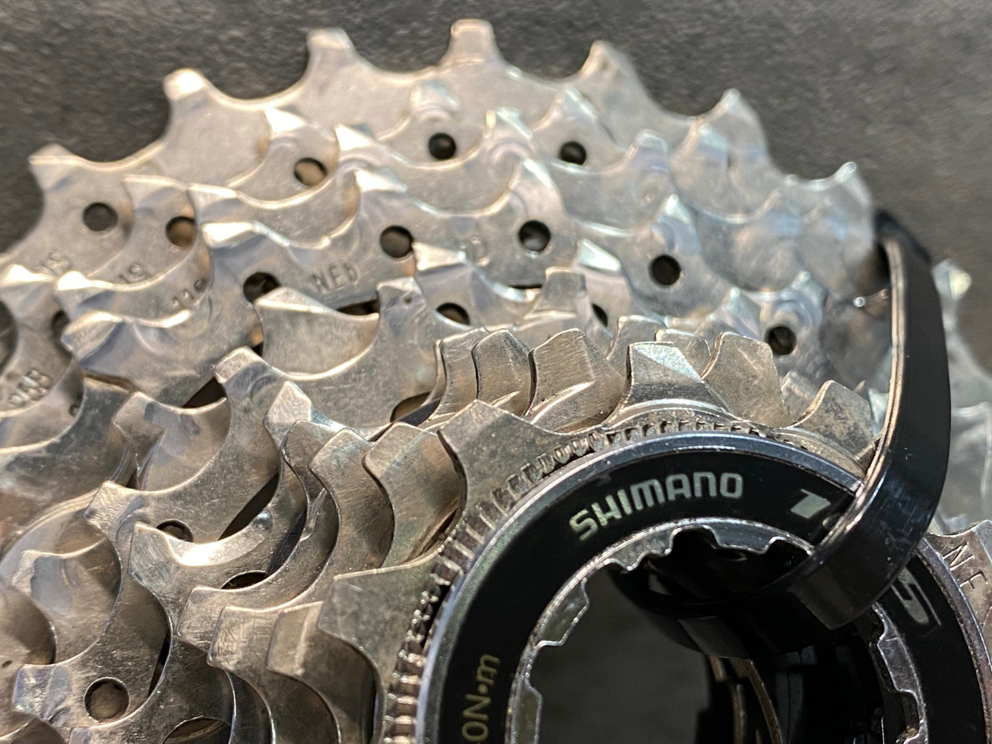 IV011 シマノ SHIMANO 105 CS-5800 スプロケット 11/28T 11S