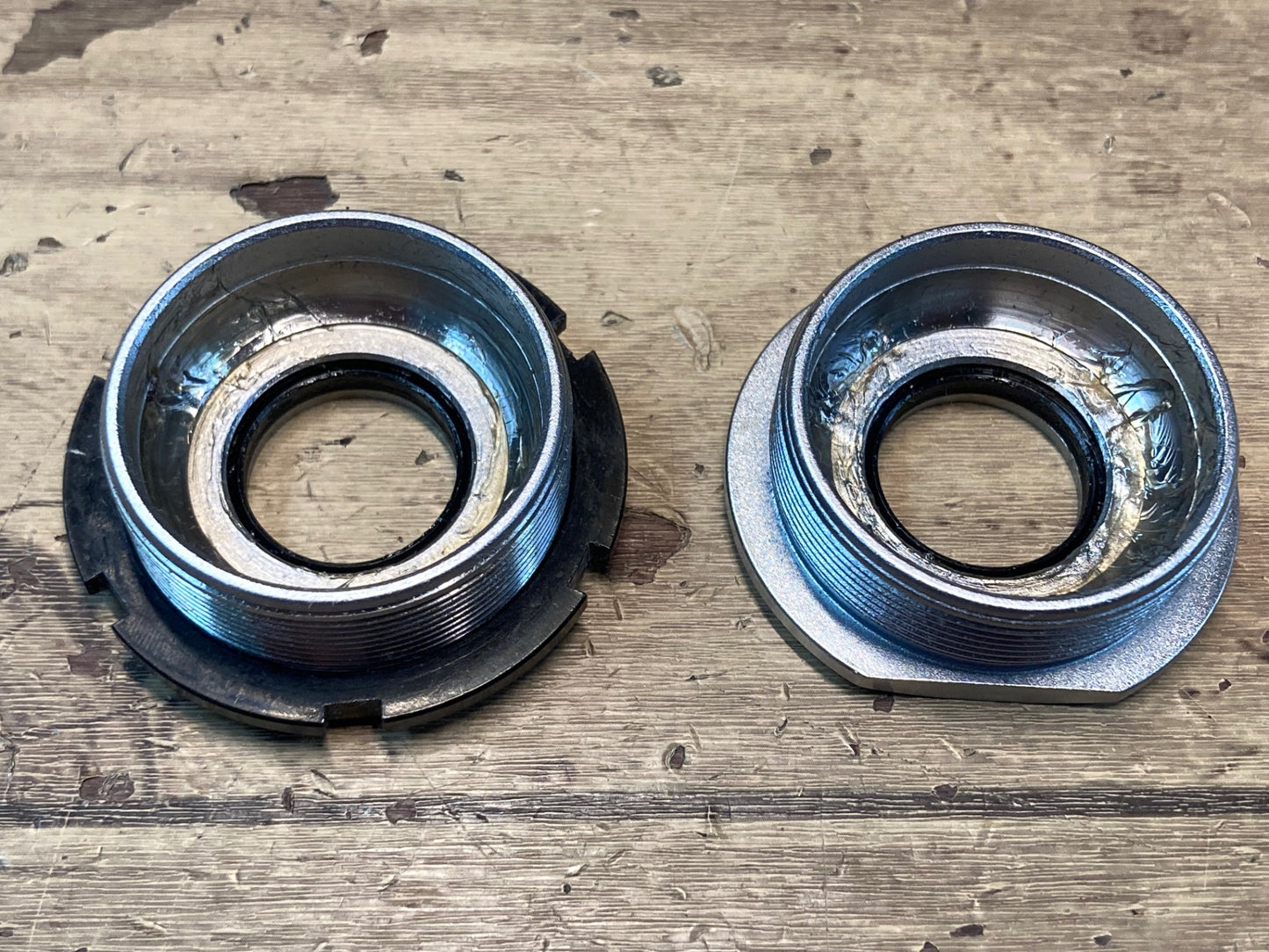 IJ102 シマノ SHIMANO デュラエース DURA-ACE BB-7400 ボトムブラケット スクエアテーパー JIS 未使用品