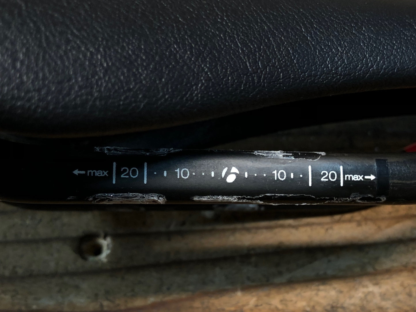 IN118 ボントレガー BONTRAGER セラーノ プロ SERANO RXL サドル カーボンレール 黒赤